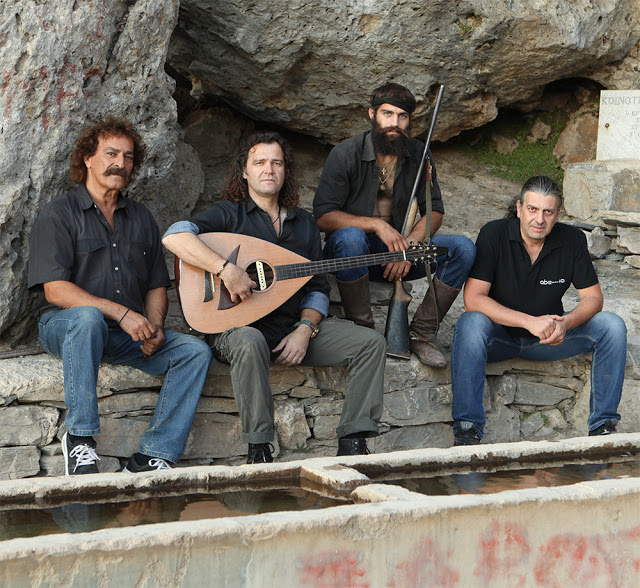 Ο σέξι αγρότης από την Κρήτη πρωταγωνιστής σε βιντεοκλίπ – ΒΙΝΤΕΟ