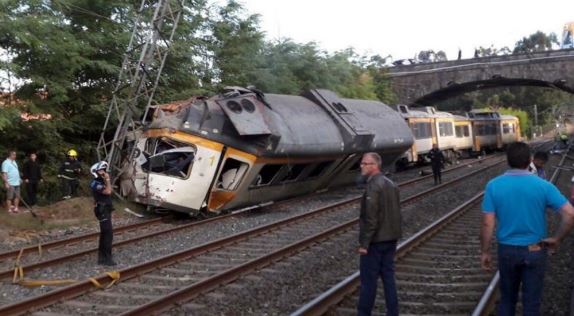 Αυξάνεται ο αριθμός των νεκρών από τον εκτροχιασμό της αμαξοστοιχίας στην Ισπανία