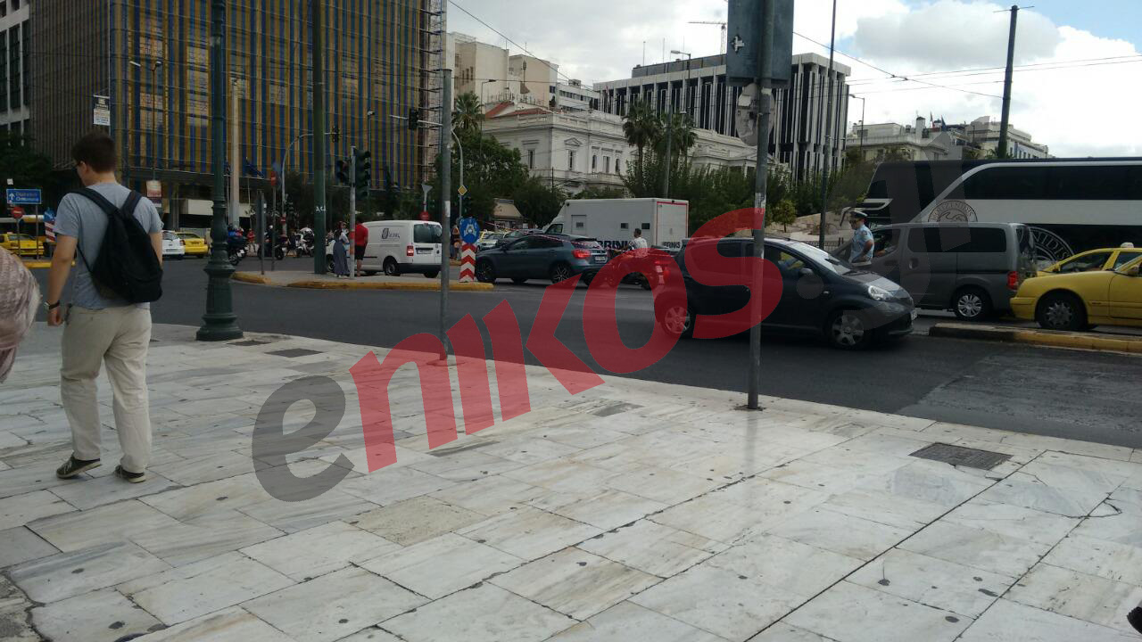 Κλειστό το Σύνταγμα από την “έφοδο” του Ρουβίκωνα – ΤΩΡΑ – ΦΩΤΟ