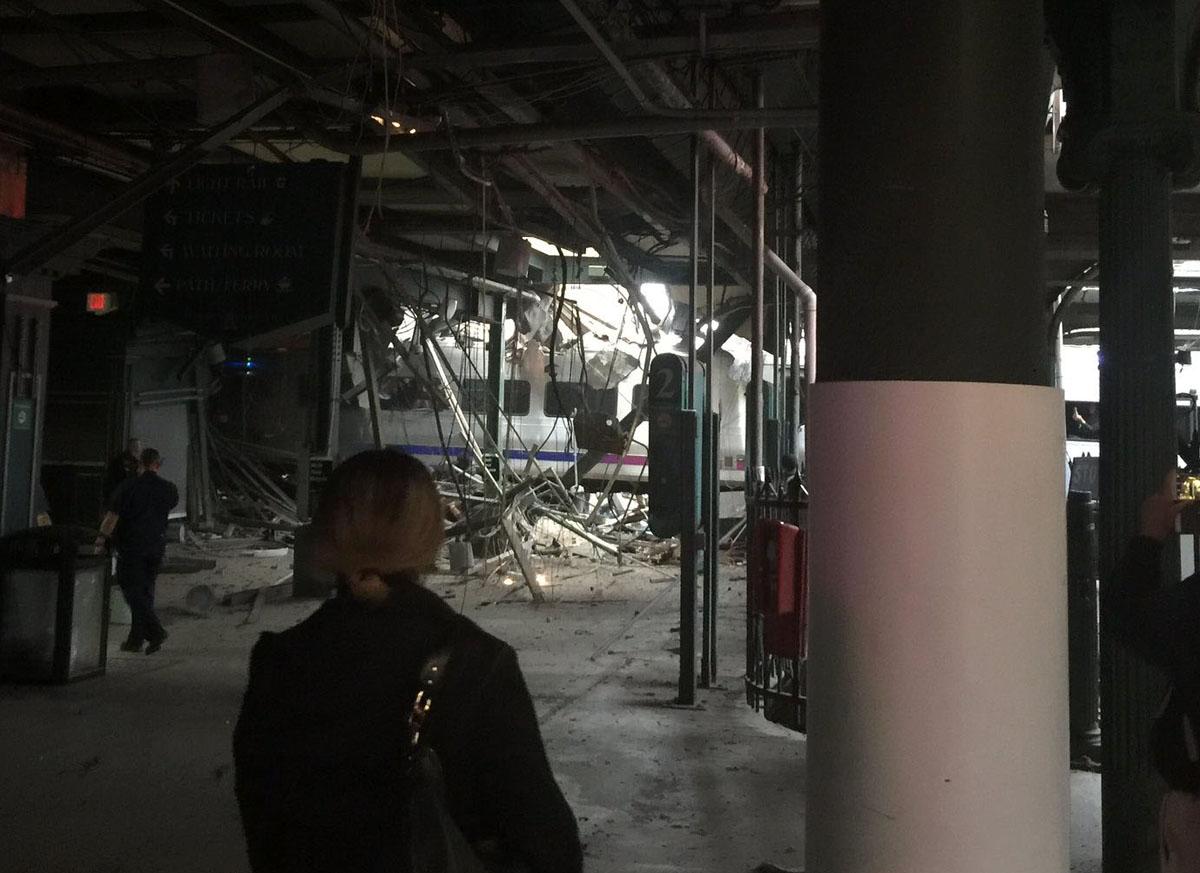 Εκτροχιάστηκε τρένο σε σταθμό του Νιου Τζέρσεϊ – ΤΩΡΑ