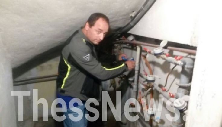 Εργαζόμενοι της ΕΥΑΘ έκοψαν το νερό στα γραφεία του ΣΥΡΙΖΑ – ΒΙΝΤΕΟ