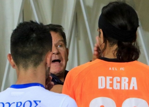 Στα χέρια Κούγιας – Ντεγκρά – ΒΙΝΤΕΟ