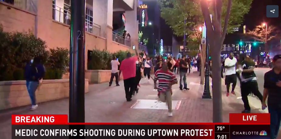 Νέα επεισόδια στο Σάρλοτ – «Χαροπαλεύει» ένας διαδηλωτής