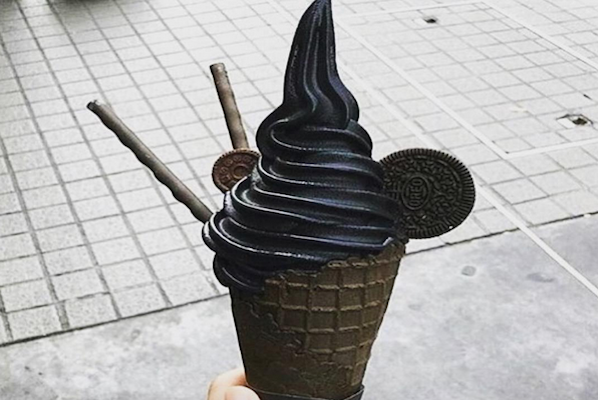 Έφτιαξαν μαύρο παγωτό – ΦΩΤΟ