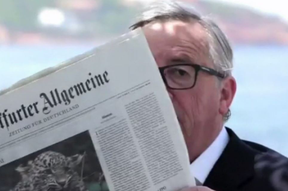 Ο Γιούνκερ τρώει σε ελληνική ταβέρνα και πληρώνει με… ευρώ – ΒΙΝΤΕΟ