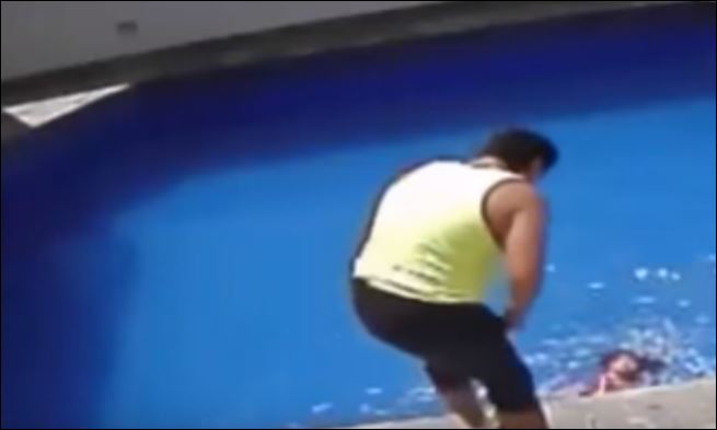 100 χρόνια φυλακή στον πατέρα που έπνιξε την θετή του κόρη στην πισίνα – ΒΙΝΤΕΟ