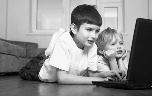 Εθισμός στο διαδίκτυο: Τα συμπτώματα που εμφανίζει ένα παιδί