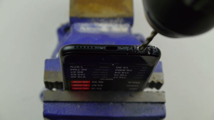 Η φάρσα με τα ακουστικά του iPhone 7 και οι 11 εκατ. προβολές – ΒΙΝΤΕΟ