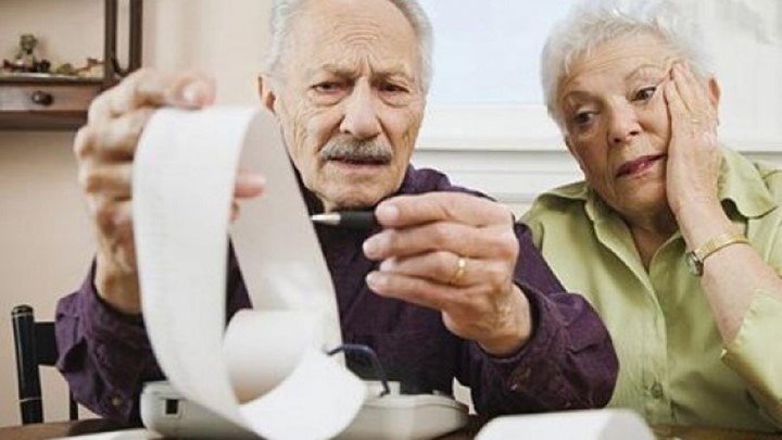 Άγριο «τσεκούρι» στις επικουρικές 150.000 συνταξιούχων