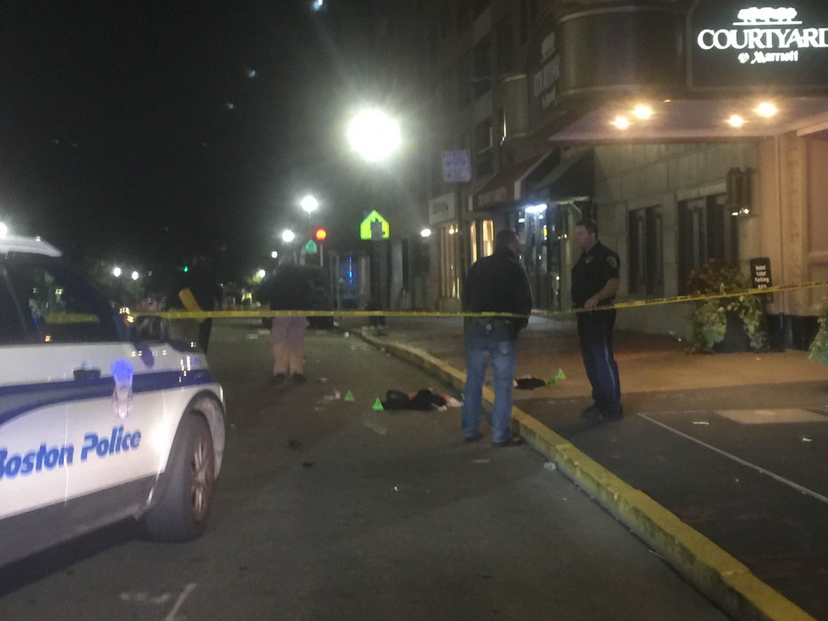 Επίθεση με μαχαίρι κοντά σε κολλέγιο στη Βοστώνη – Έξι τραυματίες – ΤΩΡΑ