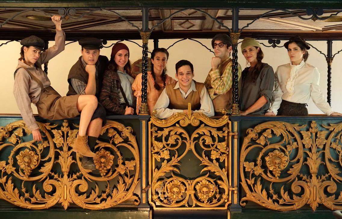 Ο Εμίλ και οι ντετέκτιβ…ποζάρουν στο enikos.gr