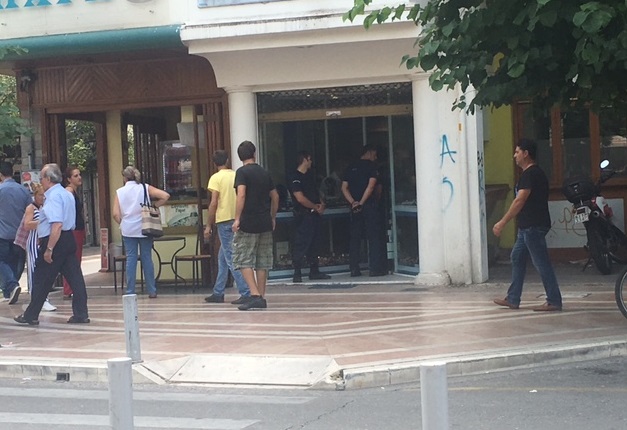 Κοσμηματοπώλης στο Αγρίνιο κλείδωσε μέσα στο κατάστημα τους επίδοξους κλέφτες – ΦΩΤΟ