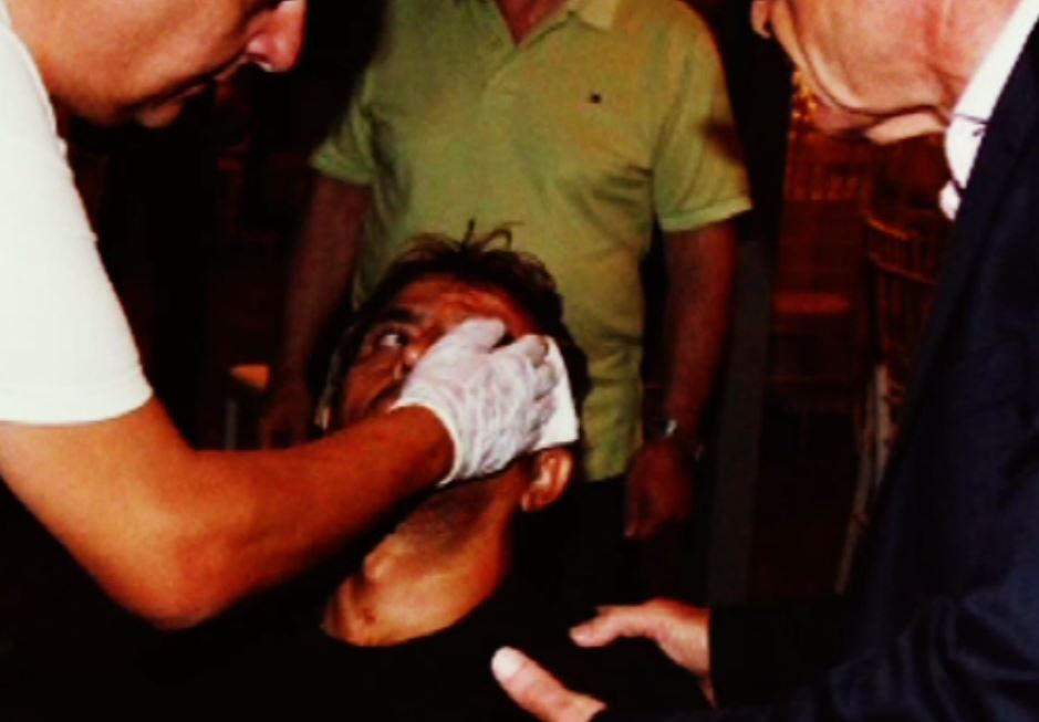 Ντοκουμέντο από την επίθεση κουκουλοφόρων στην κλήρωση της Football League – BINTEO