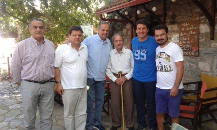 Ο γέροντας που έκανε τον Σαμαρά να δακρύσει – ΦΩΤΟ