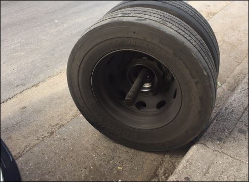 Έφυγε τροχός από λεωφορείο και τραυμάτισε πεζό στη Θεσσαλονίκη – ΦΩΤΟ