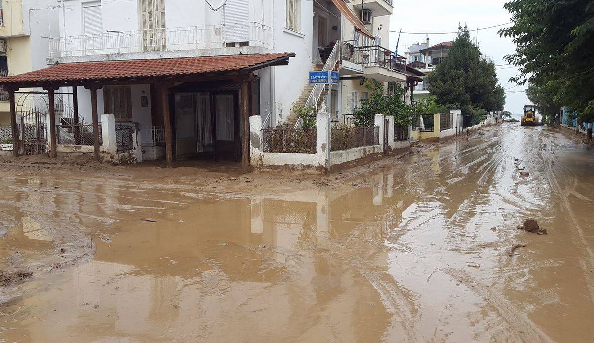 H επόμενη μέρα μετά τις καταστροφικές πλημμύρες στη Θεσσαλονίκη – ΦΩΤΟ