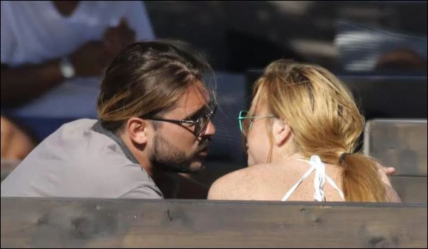 Ο μυστηριώδης άνδρας που συνόδευε τη Λίντσεϊ Λόχαν στη Μύκονο – ΦΩΤΟ