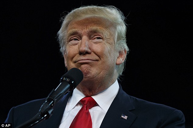 Τι ευχήθηκε ο Τραμπ για την υγεία της Χίλαρι