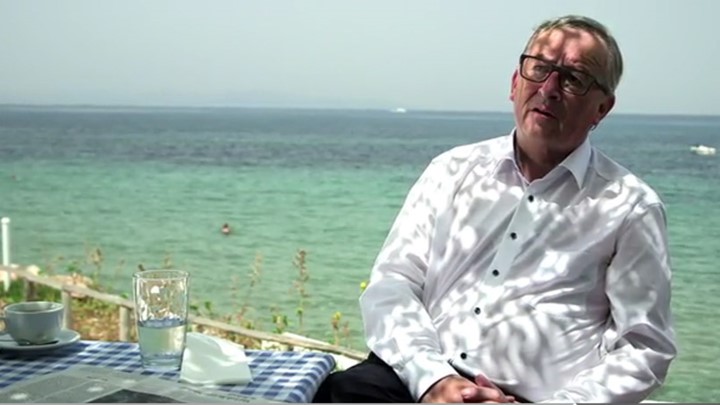 O Γιούνκερ σε ελληνική ταβέρνα: Είμαι ευτυχής που οι τιμές στην Ελλάδα αναγράφονται ακόμα σε ευρώ