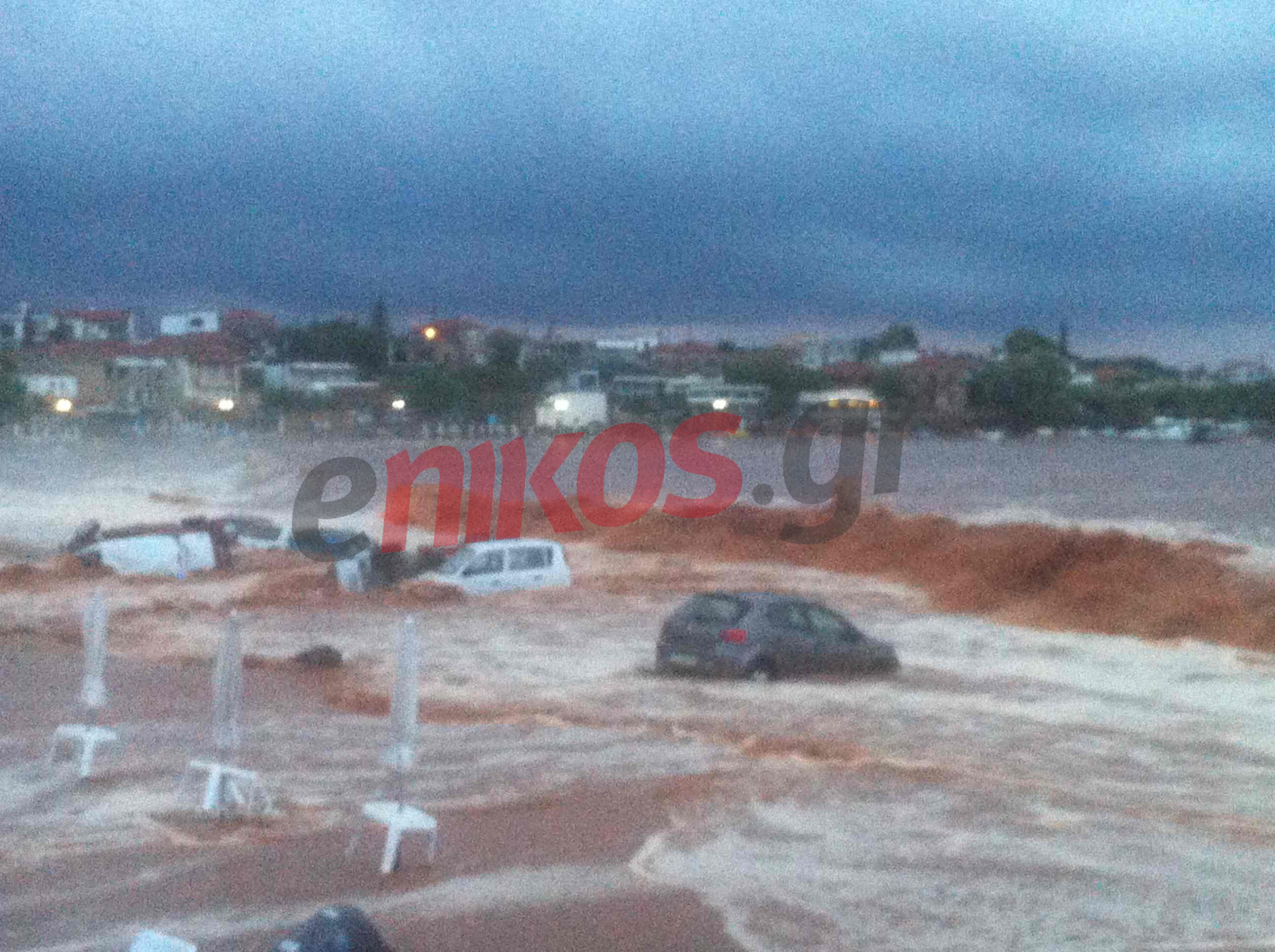 Αυτοκίνητα έπεσαν στη θάλασσα στη Στούπα Μεσσηνίας – ΦΩΤΟ αναγνώστη