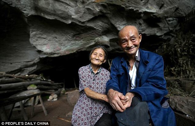 Ζευγάρι στην Κίνα ζει 54 χρόνια σε σπηλιά – ΦΩΤΟ