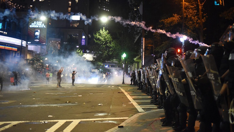 Νέες διαδηλώσεις στο Σάρλοτ – Αίτημα όλων να δημοσιοποιηθεί το βίντεο με το περιστατικό