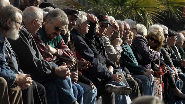 Στον «πάγο» οι πληρωμές εφάπαξ και μερισμάτων