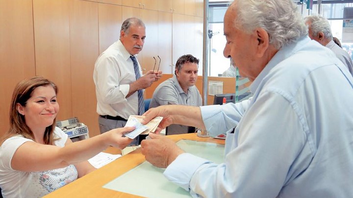 Τα 5 «ψαλίδια» του φθινοπώρου για 650.000 συνταξιούχους