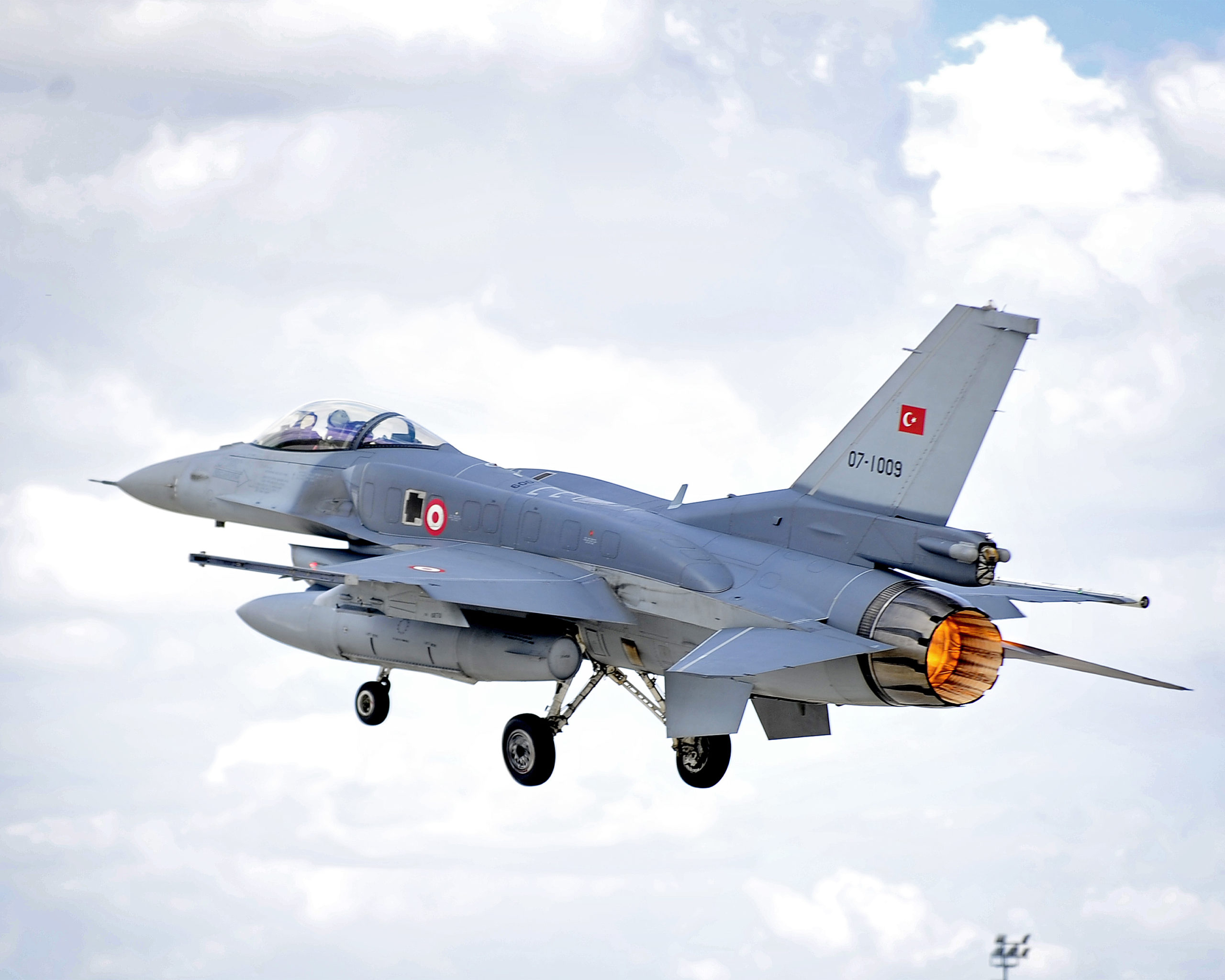 Τουρκικό αεροπορικό σφυροκόπημα στη βόρεια Συρία