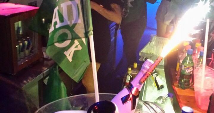 Γνωστό μπαρ στα νότια Προάστια διοργάνωσε βραδιά… ΠΑΣΟΚ – ΒΙΝΤΕΟ