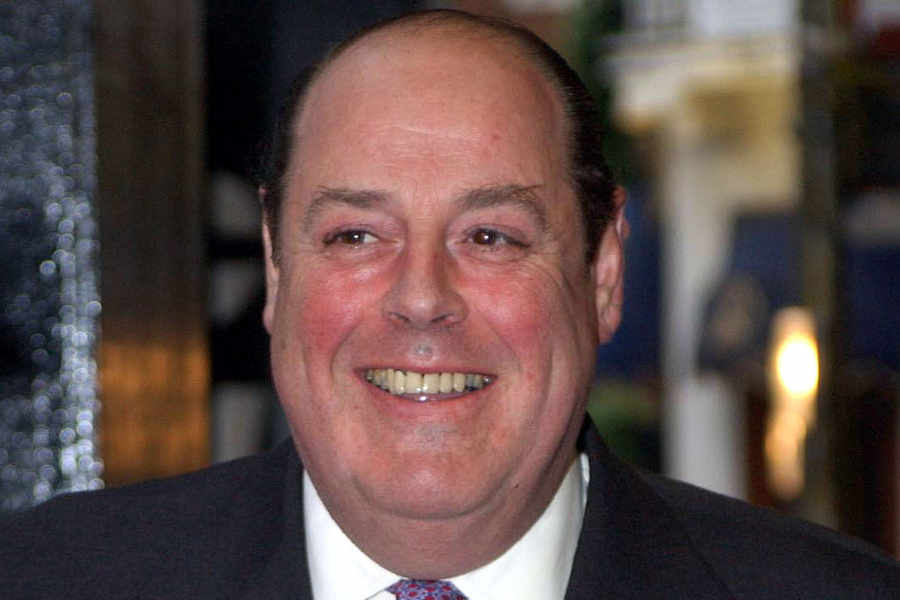 Ο εγγονός του Τσόρτσιλ υπερασπίζεται τη νέα ταινία Transformers