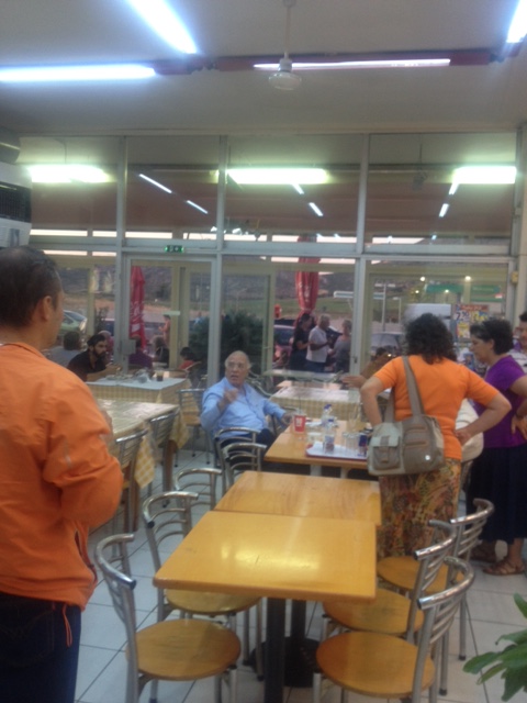 Τα “έψαλαν” στον Λεβέντη σε καφετέρια – ΦΩΤΟ