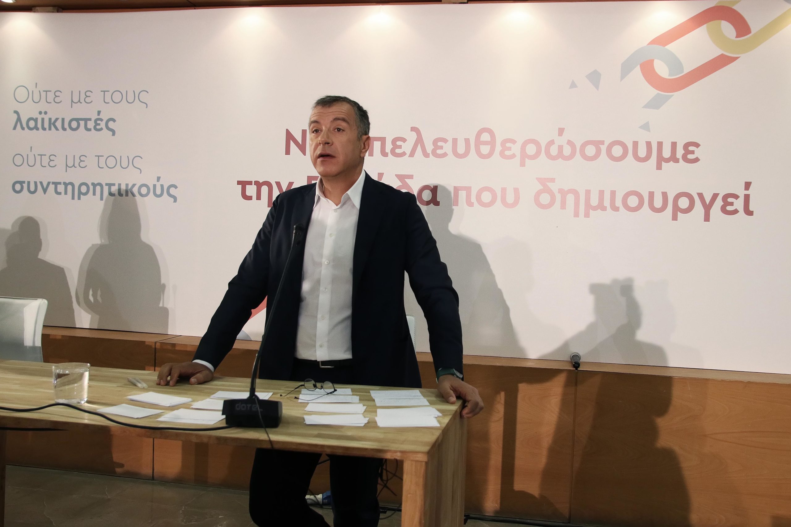 Επίθεση του Θεοδωράκη στον Λεβέντη: Είναι καταπατητής συχνοτήτων