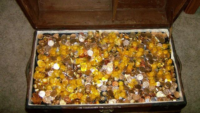 Έψαχναν για λίρες και κατέληξαν με… χειροπέδες – ΦΩΤΟ