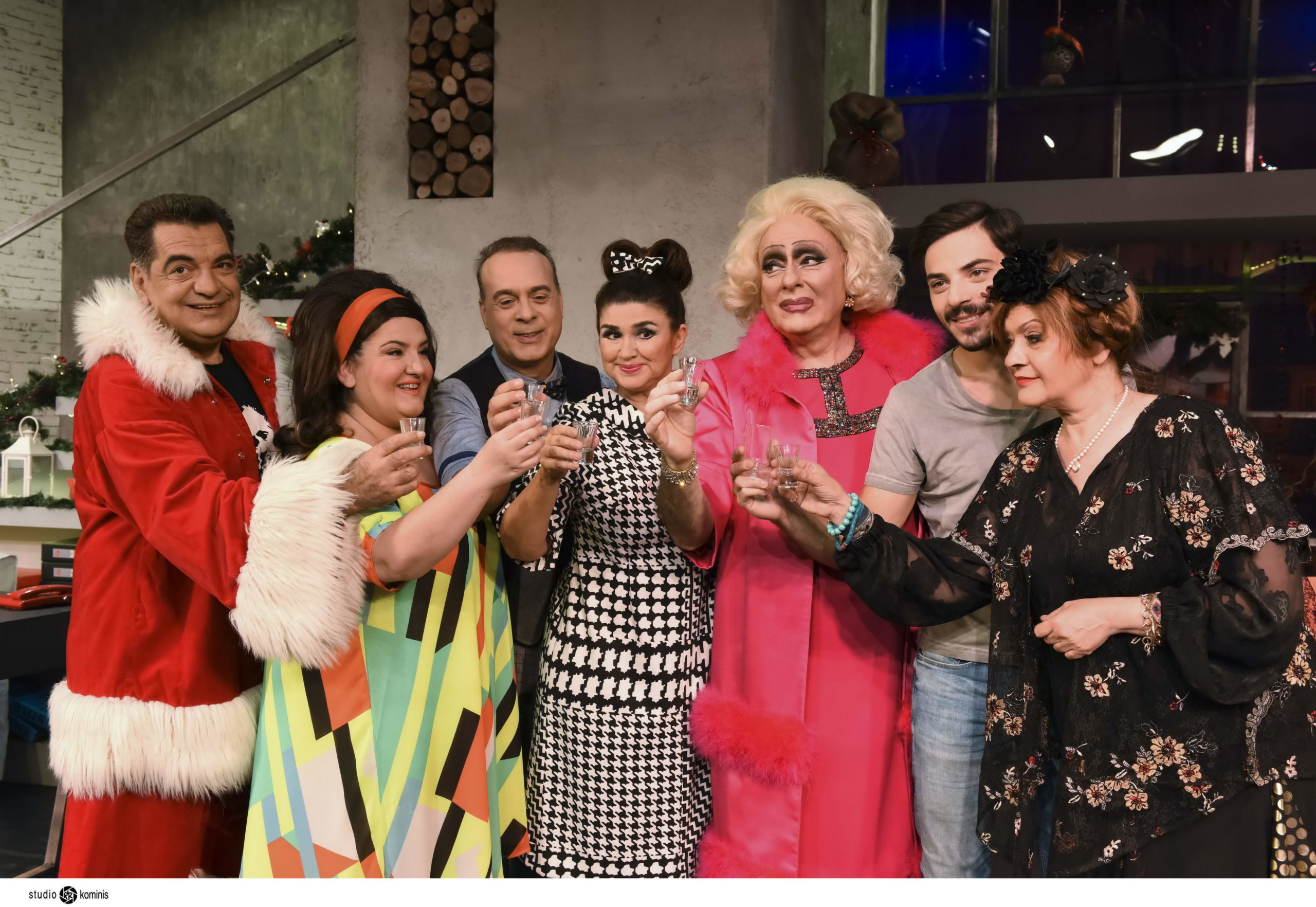 Ο… Αι-Βασίλης ποζάρει αποκλειστικά στο enikos.gr