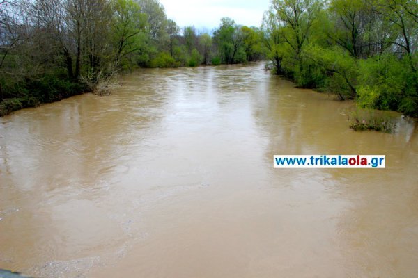Υπερχείλισε ο Πηνειός – Σε εγρήγορση οι αρχές των Τρικάλων – ΒΙΝΤΕΟ