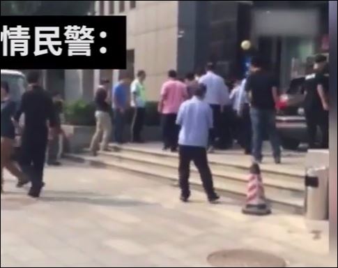 Ασυνείδητος οδηγός σκόρπισε τον τρόμο στην Κίνα – ΒΙΝΤΕΟ