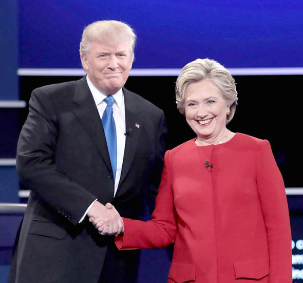 Το “ακουστικό” στο αυτί της Χίλαρι στο debate – ΦΩΤΟ