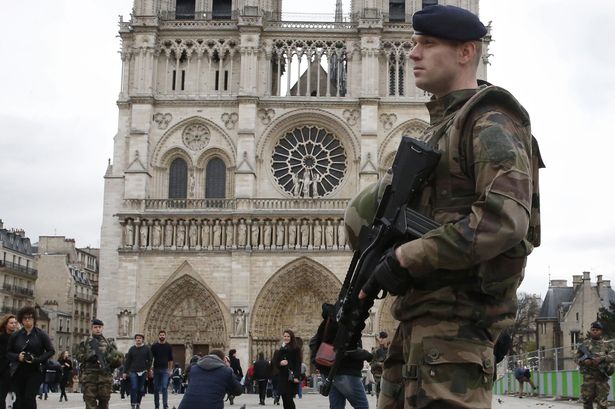 Το “τυχαίο περιστατικό” με το ύποπτο ιχ στο Παρίσι έκρυβε… τζιχαντιστές