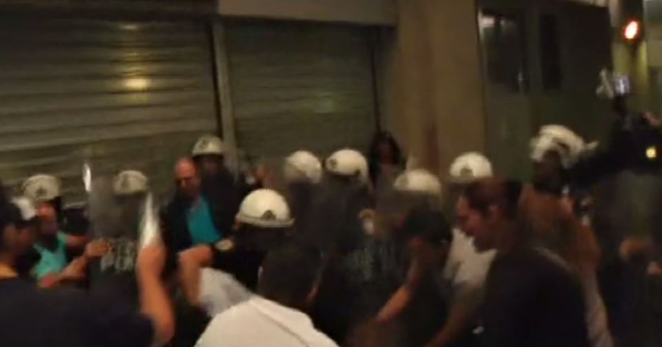 Το χρονικό των επεισοδίων έξω από το υπουργείο Εργασίας – ΒΙΝΤΕΟ