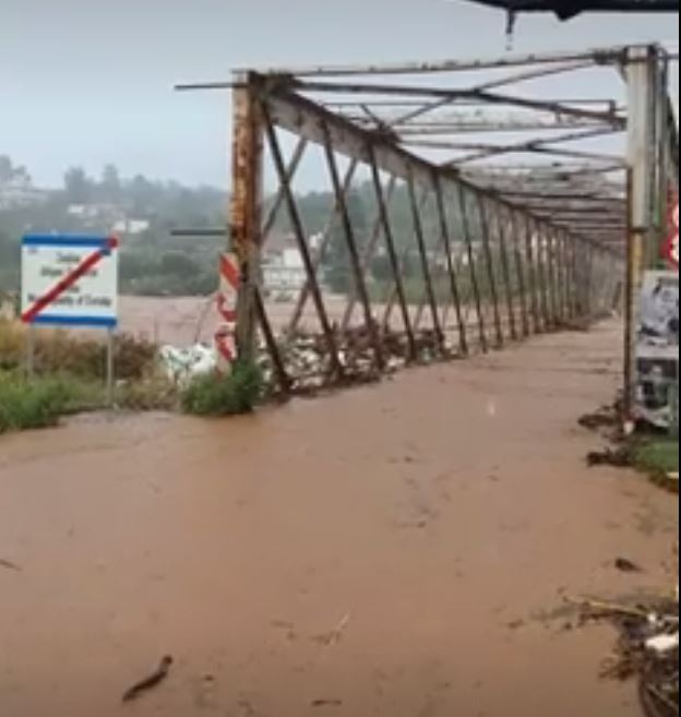 Τα νερά “έπνιξαν” τη γέφυρα στη Σκάλα Λακωνίας – ΒΙΝΤΕΟ