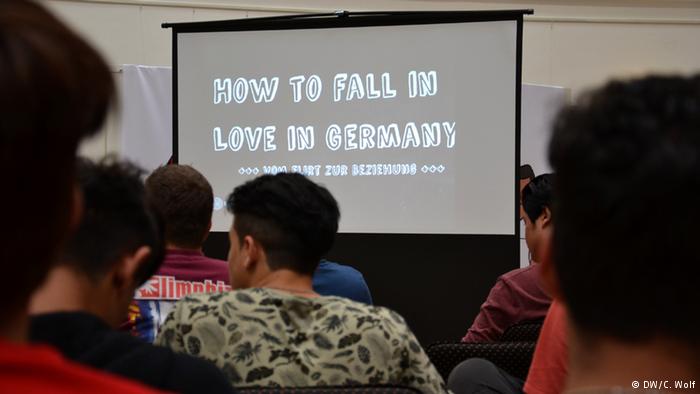 Πρόσφυγες στη Γερμανία μαθαίνουν να… φλερτάρουν