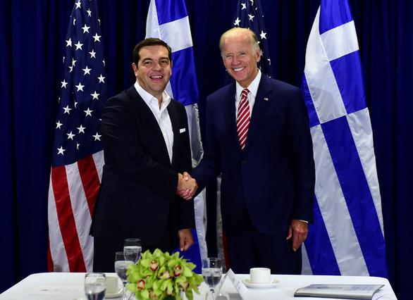 Ο Τσίπρας σε Μπάιντεν: Η Ελλάδα χρειάζεται βιώσιμη λύση για το χρέος