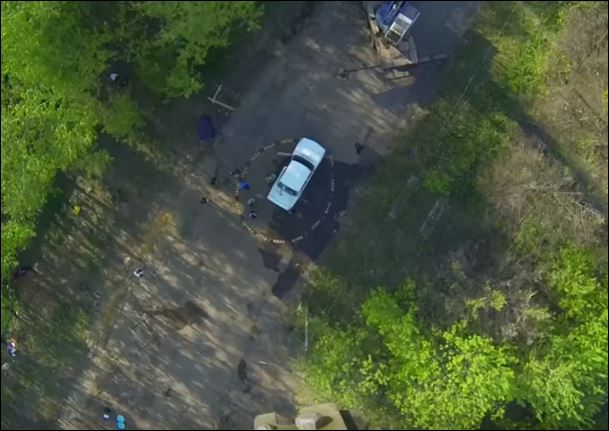 Τι θα συμβεί αν πέσει ένα κομμάτι τσιμέντου σε ένα αυτοκίνητο από ύψος 30 μέτρων – ΒΙΝΤΕΟ