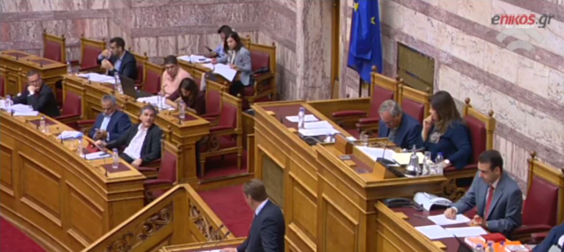Ένταση στη Βουλή με Τσακαλώτο – Βαρβιτσιώτη – ΒΙΝΤΕΟ