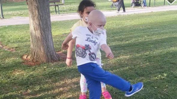 Ξεκινά το ταξίδι της ελπίδας για τον 6χρονο Κωνσταντίνο που συγκίνησε το πανελλήνιο