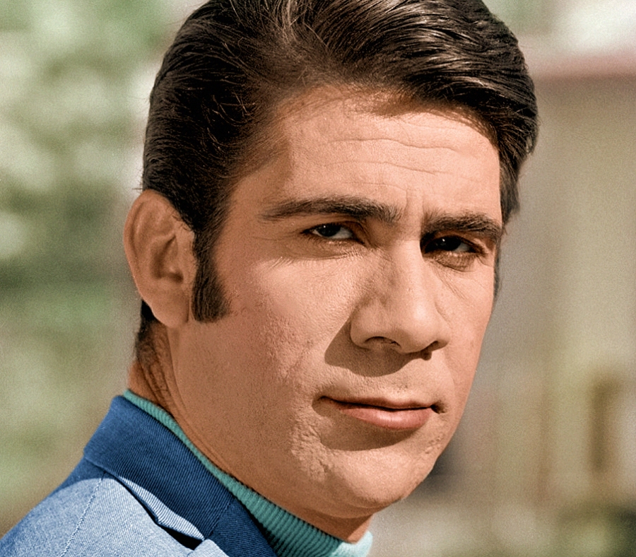 Τα δύσκολα παιδικά χρόνια του Σταύρου Παράβα και η Γυάρος