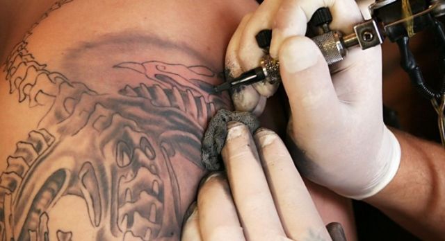 Ένας στους τρεις νέους στην Ευρώπη έχει τατουάζ