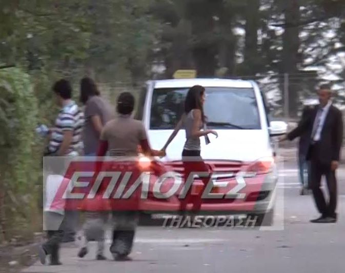 Kέντρο φιλοξενίας προσφύγων στις Σέρρες επισκέφθηκε η Αμάλ Αλαμουντίν – ΒΙΝΤΕΟ