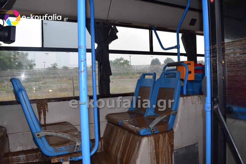 ΦΩΤΟ από το εσωτερικό του λεωφορείου που “πνίγηκε” στη Θεσσαλονίκη